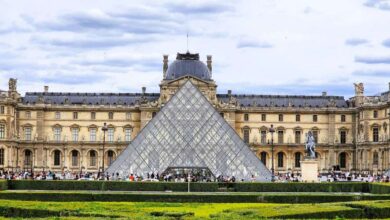 The Best of the Louvre: A Tour of Iconic Art and Architecture